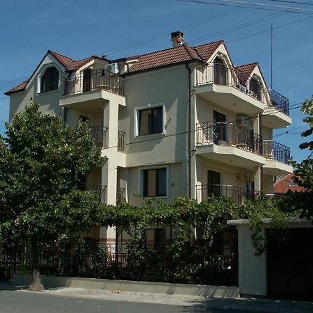 Family Hotel Bellehouse Chernomorets Ngoại thất bức ảnh
